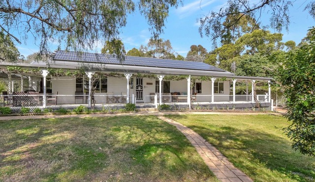 Tabitha Hill Homestead (pet friendly) close to wineries and nature