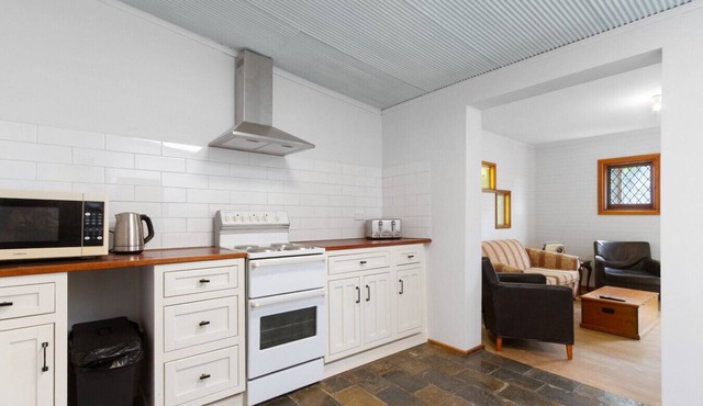 The Bootmakers Cottage - Moonta