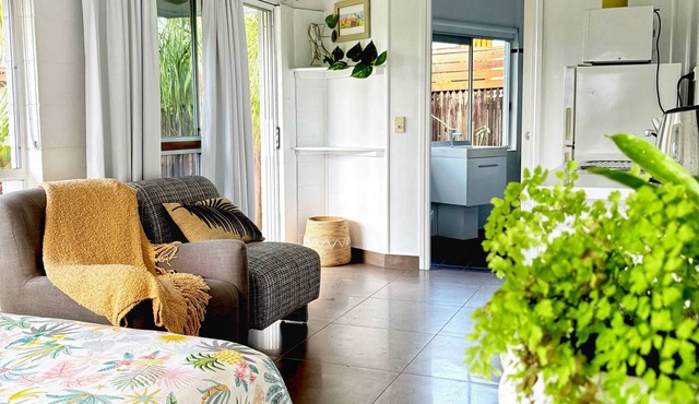 The Buddha Studio, modern & private, moments from Cairns cultural hub & airport.