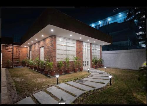 The carmine house-Private 4 BHk luxury retreat in sector 132, Noida