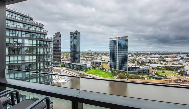 The Dockhouse with spectacular River & Beach Views