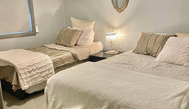 The Haven - Mayfield. Quiet, sparkling clean guest room. Free wi-fi and parking