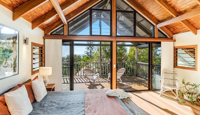 THE Hideaway IN Angourie - Hear the waves from Spookys Beach - Holiday Yamba