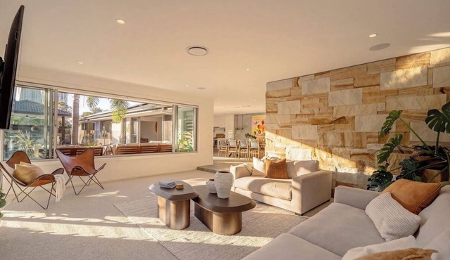 The perfect family home 400mtrs from Burleigh Beach & 300mtrs from James Street.