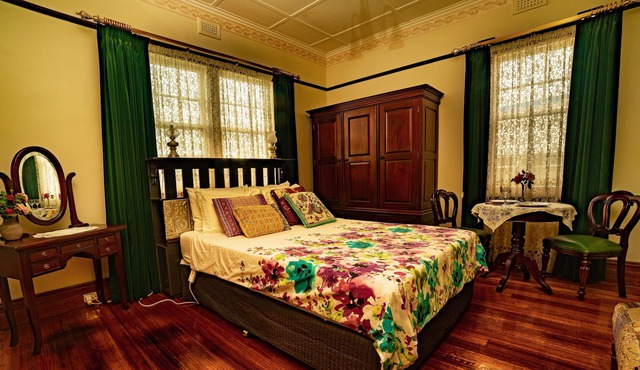 The Postmaster Inn Bed and Breakfast - Smithton R2, Free Continental Breakfast