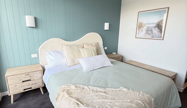 The Sandy Pool House - Coastal retreat, close to everything.