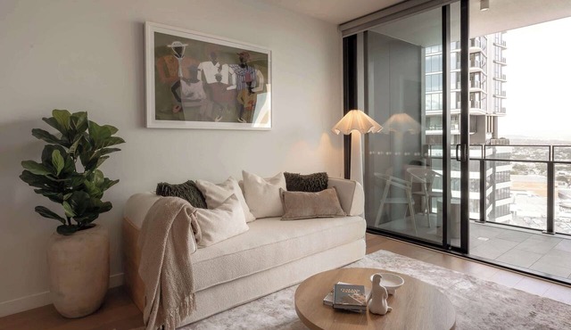 The Starlet, Broadbeach
