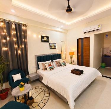 The Urban Studio, Few steps from WTP mall, Airport