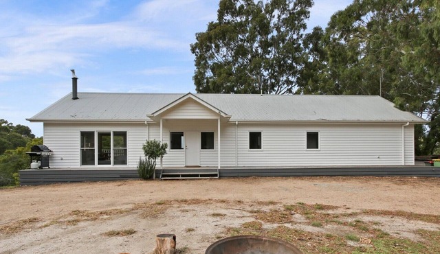 The White Cottage | Relaxed Metung Getaway