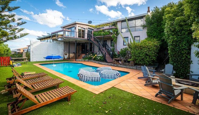 The Yard - Comfortable Home in Riverside