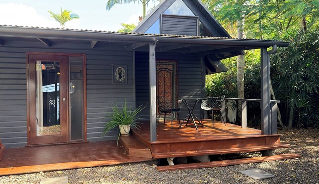 Timber & Tide | Beachside - Private - Unique - 8km to the city