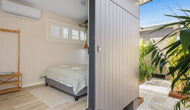 Tiny House Stayz Stay for 3 Pay for 2! - House 1
