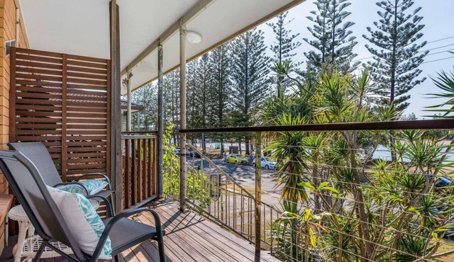 Tony's Getaway in Koala Park + Amazing Beach Views