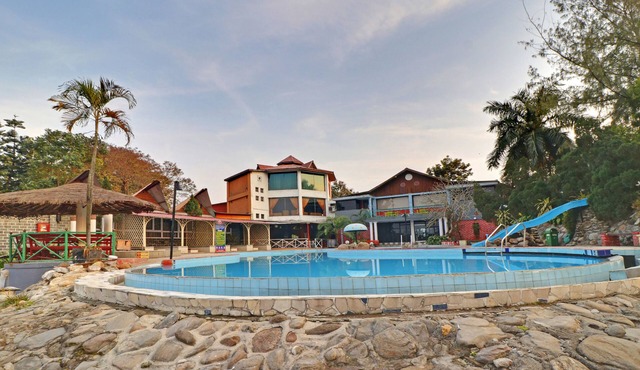 Treebo Premium Blue Mountain Country Club And Resort