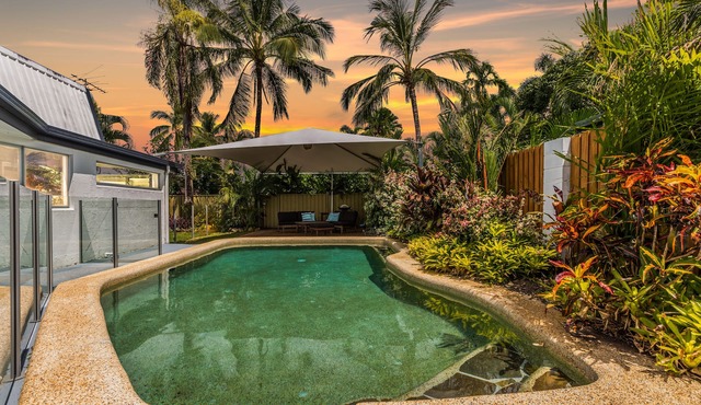 Tropical Beachside Home - Pool, Wifi