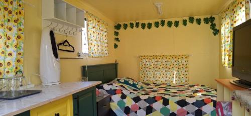 Truck Caravan Rustic Sunflower