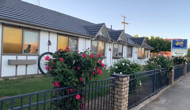 Tudor House Motel