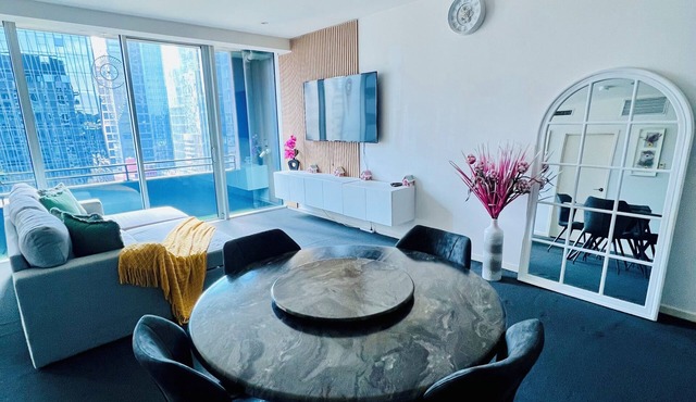 Two-Bedroom City View Apartment Opposite Southern Cross Station