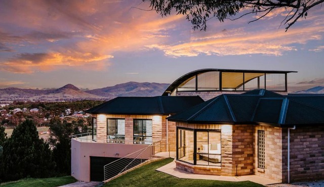 'Tyalla Lodge' Unique Luxe Design in the Mountains