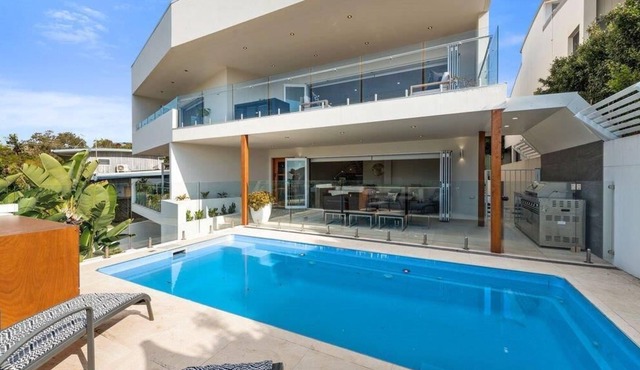 ULTIMATE BEACH HOUSE EMERALD BEACH