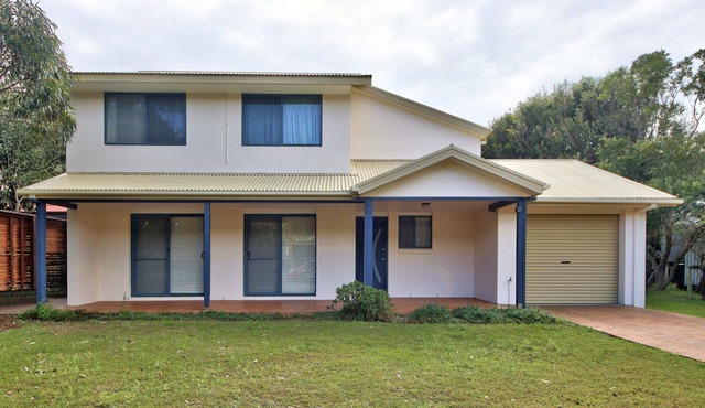 Very comfortable, pet friendly (small dog), family home with Kogorah...
