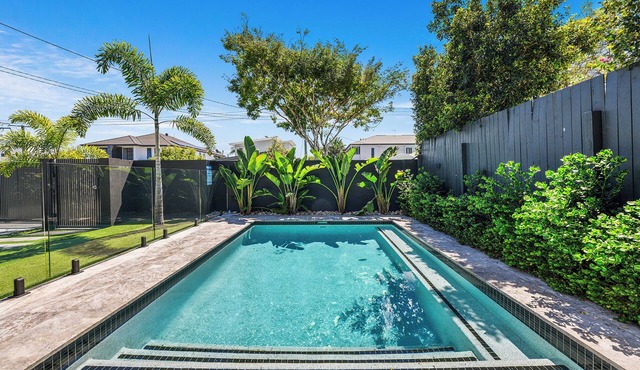 Villa Hitam - Burleigh Heads