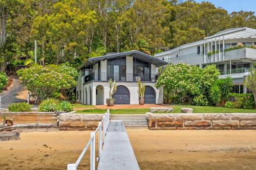 Wagstaffe Waterfront Retreat