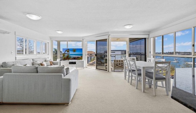 Walk to Beach Luxury Waterfront Penthouse