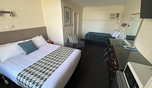 Warren Motor Inn