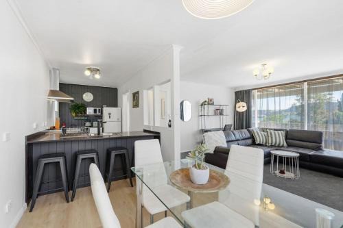 Waterfront Charm, Cozy 3BR Retreat