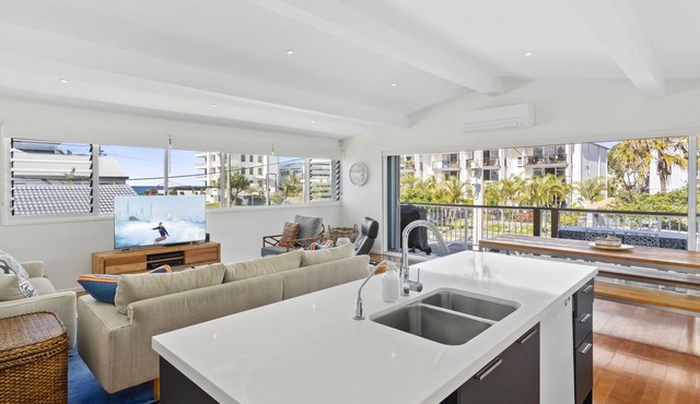 Welcome to Paradise at this Mermaid Beach House