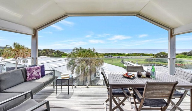 Whale Tales at Caves Beach Villas
