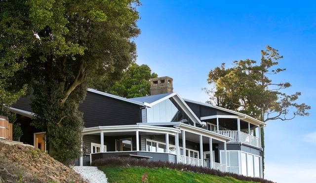 Wildefell and Cottage - Entire Rustic Country Farmhouse