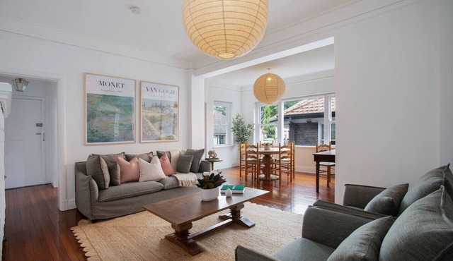 Winchester Stylish Art Deco Apartment in Edgecliff