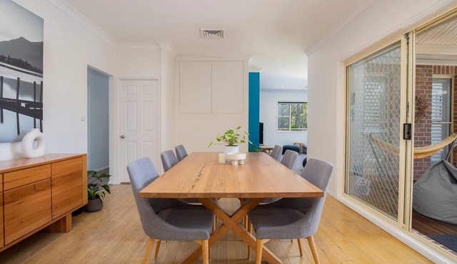 Wonder Place Spacious Family Retreat by the Beach