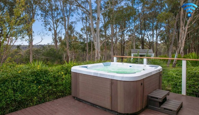 Woodridge – comfortable and Spacious 4-bedroom cottage with stunning rural views