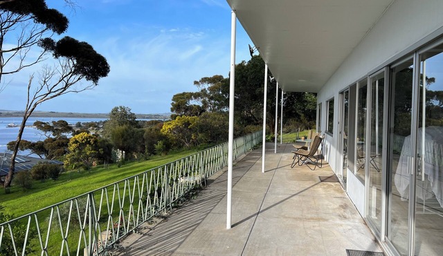Wow! Kangaroo Island – Wildlife, Sunrises, Stunning Views, Spacious -Sleeps 13