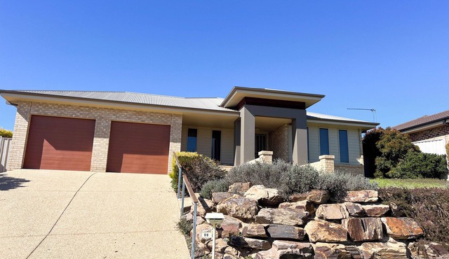 Yarrawah Crescent - All of the Comforts