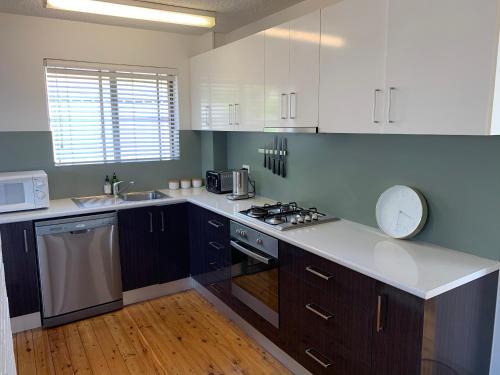 2 Bed Bar Beach Apartment - stroll to beach & cafes, supermarket apartment number 6