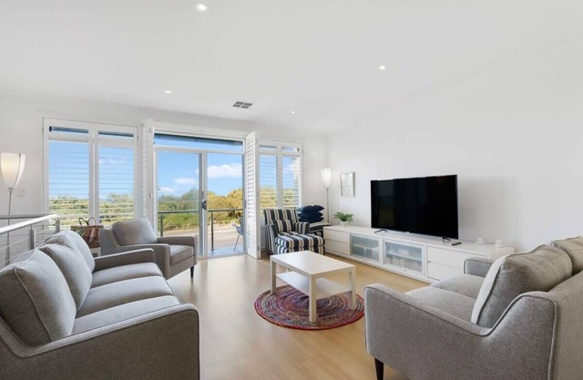 Beach Front Esplanade Victor Harbor - Wi-Fi and Linen Included