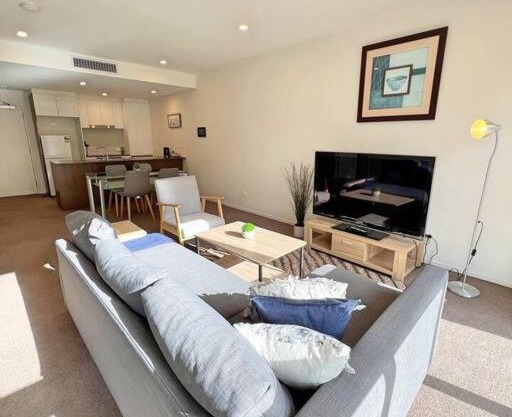 Bright in Braddon! 1 bd 1bth Apt