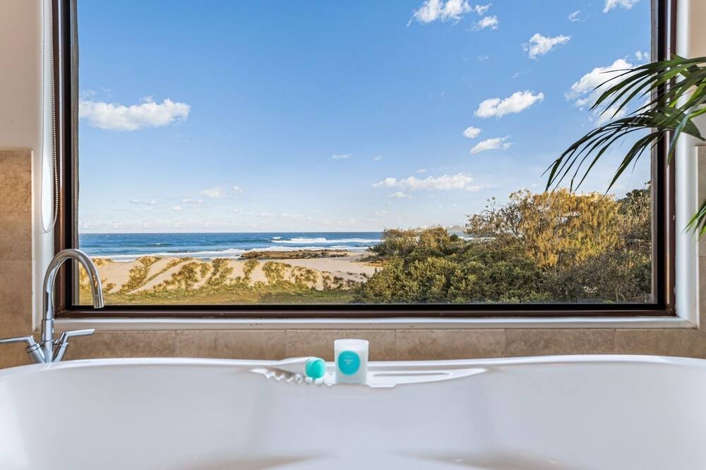 Photo of Bathroom in Currumbin