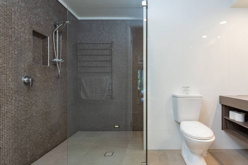 Photo of Bathroom in Charlotte Bay