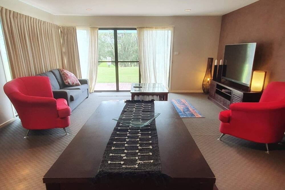 Photo of Livingroom in Salamander Bay