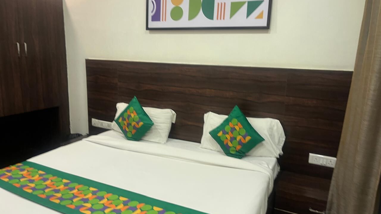 Photo of Bedroom in Alambagh