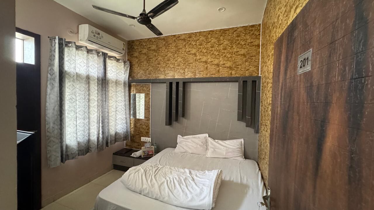 Photo of Bedroom in Malpura