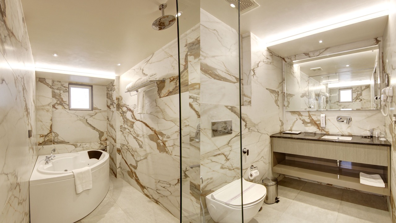 Photo of Bathroom in DLF Phase 3