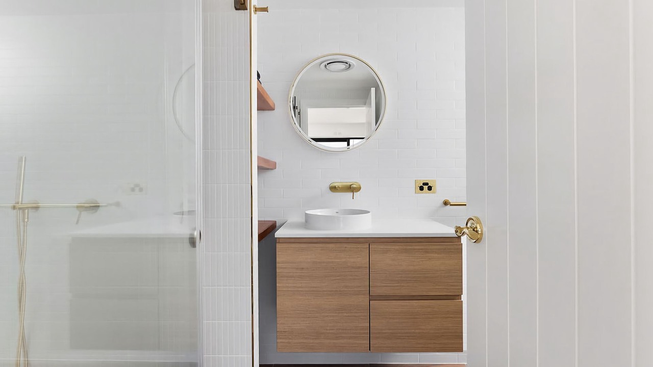 Photo of Bathroom in Lemon Tree Passage