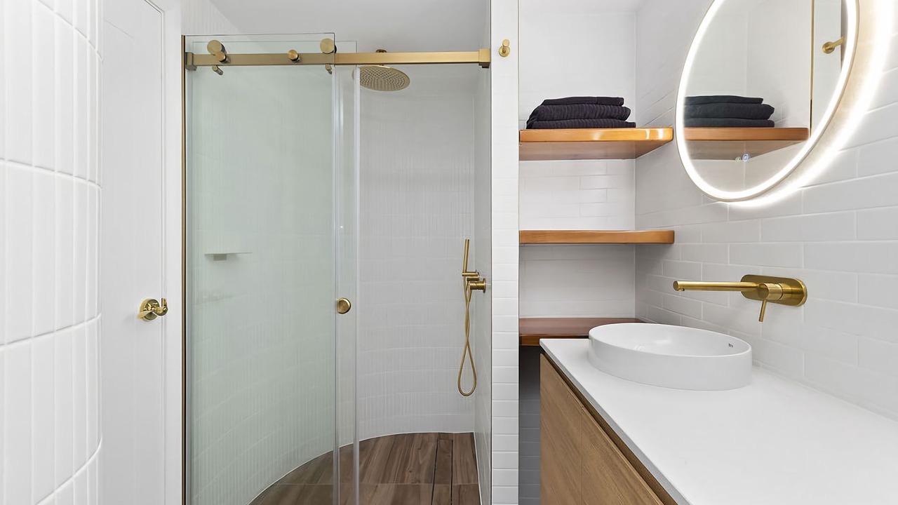 Photo of Bathroom in Lemon Tree Passage