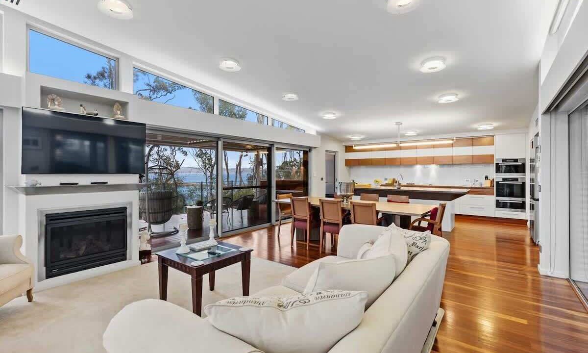 Photo of Livingroom in Maloneys Beach